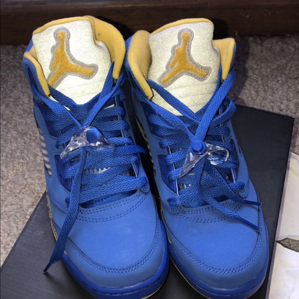 never worn! jordan retro 5